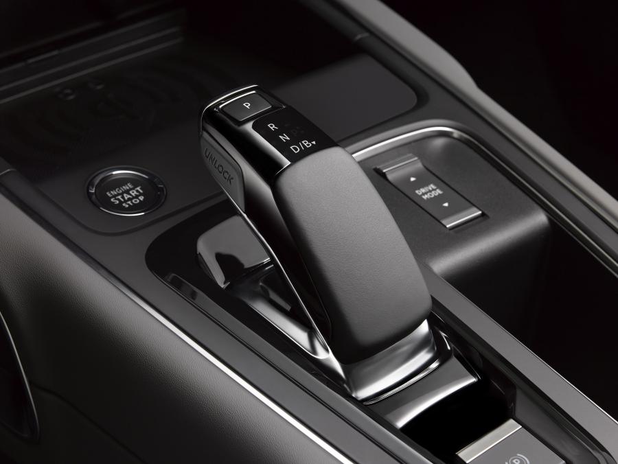 Детали интерьера Citroen C5 Aircross SUV Hybrid 2019 года  (WW) (фото 4 из 49)